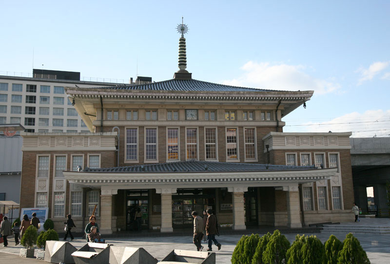 奈良市総合観光案内所（旧JR奈良駅舎）（ならしそうごうかんこうあんないしょ／きゅうじぇいあーるならえきしゃ） 